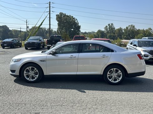 Used 2019 Ford Taurus SE image 3