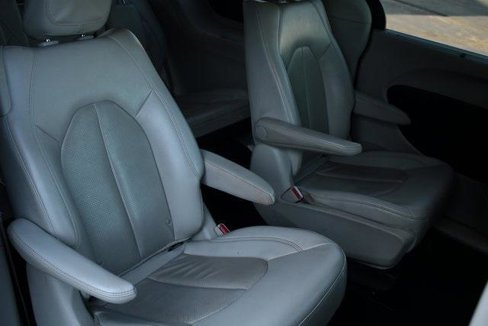 Used 2021 Chrysler Pacifica Touring-L image 9
