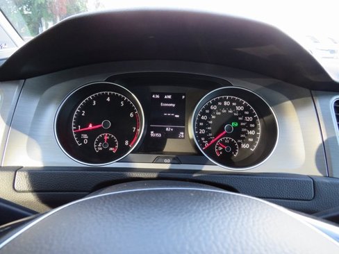 Used 2017 Volkswagen Golf SEL image 12