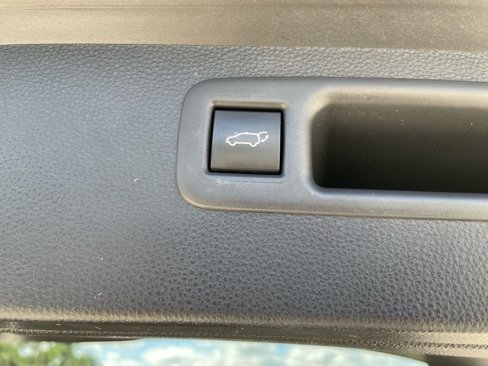 Used 2021 Toyota Highlander XLE image 25