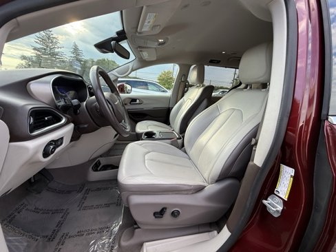 Used 2018 Chrysler Pacifica Touring-L Plus image 14