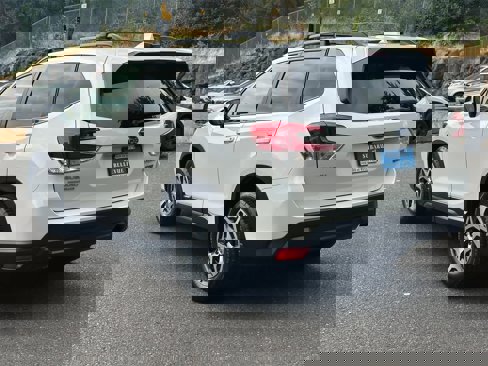 Used 2019 Subaru Forester Premium image 3