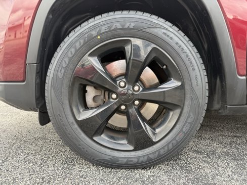 Used 2019 Jeep Cherokee Latitude Plus image 9