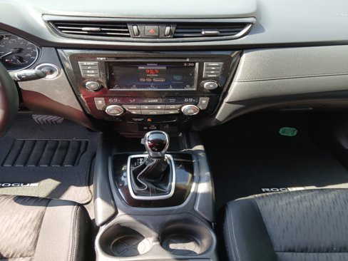 Used 2018 Nissan Rogue SV image 20