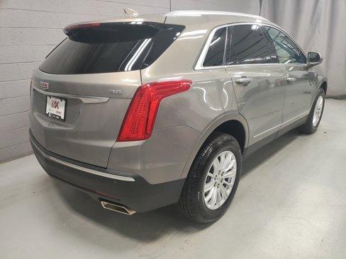 Used 2017 Cadillac XT5 FWD image 2