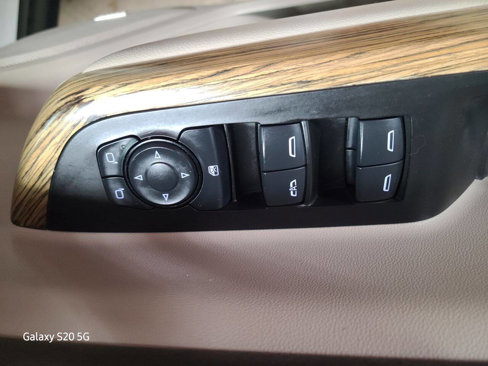 Used 2017 GMC Acadia Denali image 31