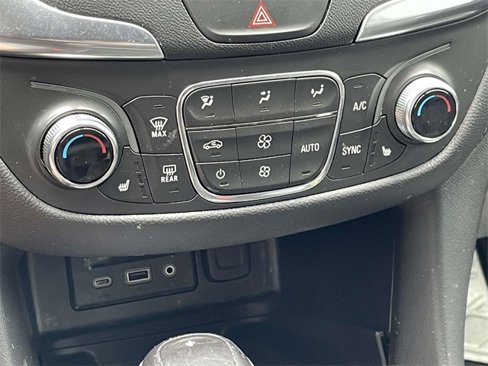 Used 2021 Chevrolet Equinox Premier w/ Redline Edition image 13