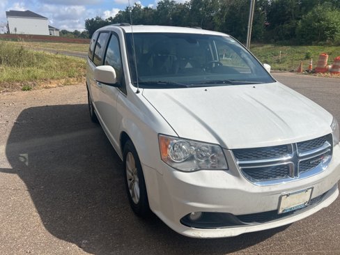 Used 2019 Dodge Grand Caravan SXT image 3