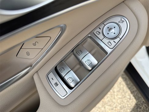 Used 2018 Mercedes-Benz GLC 300 4MATIC image 13