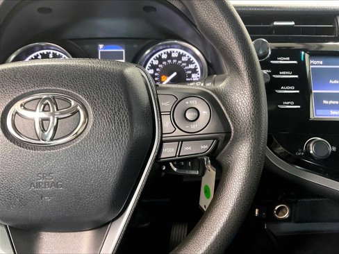 Used 2018 Toyota Camry LE image 23