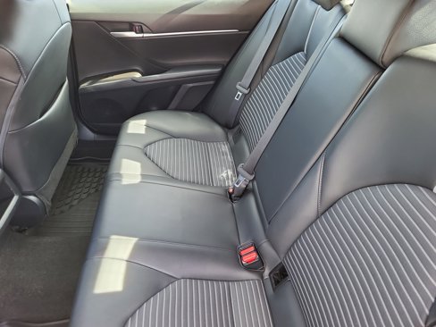 Used 2023 Toyota Camry SE image 9