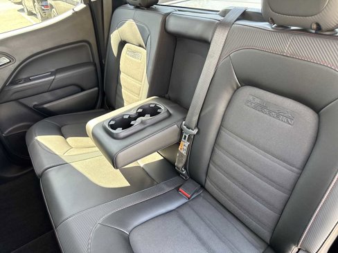 Used 2015 GMC Canyon SLE image 35