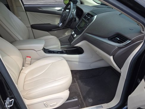Used 2017 Lincoln MKC Premiere image 4