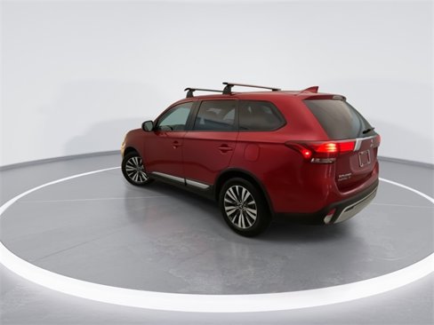 Used 2020 Mitsubishi Outlander SE image 2