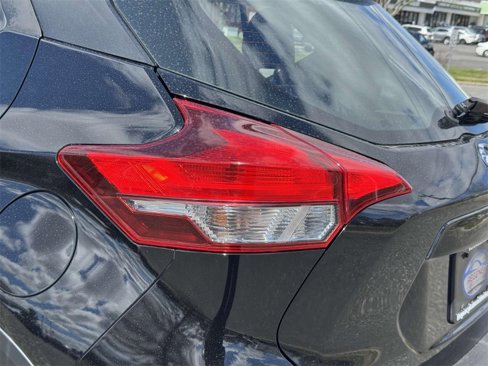 Used 2019 Nissan Kicks S image 7
