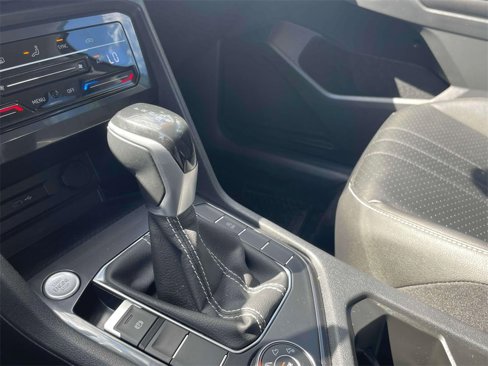 Used 2022 Volkswagen Tiguan SE w/ Panoramic Sunroof Package image 31