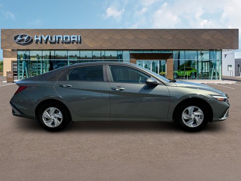 New 2025 Hyundai Elantra SE image 9