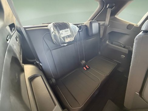 Used 2024 Volkswagen Tiguan SE R-Line image 30