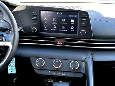 New 2025 Hyundai Elantra SE image 27