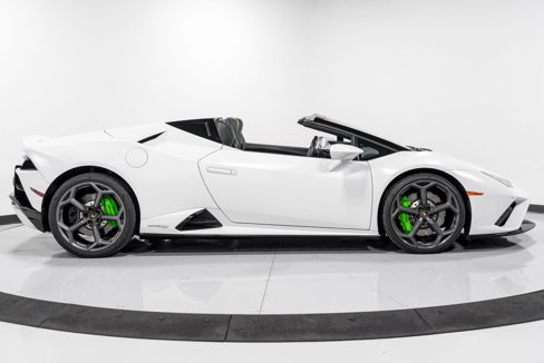 Used 2022 Lamborghini Huracan EVO image 2