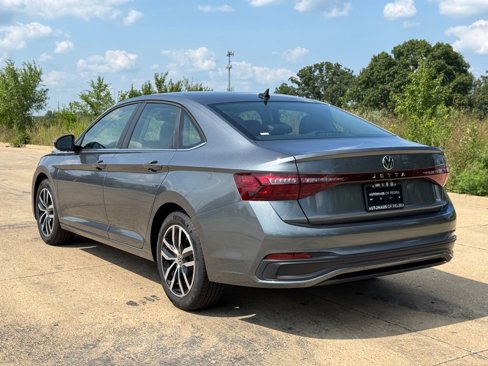 Used 2025 Volkswagen Jetta SE image 3
