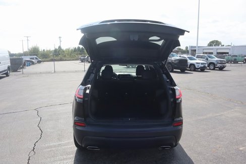 Used 2019 Jeep Cherokee Latitude Plus image 24