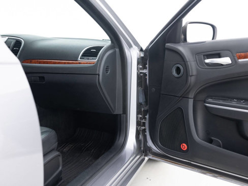 Used 2014 Chrysler 300 w/ Wheels & Beats Group image 28