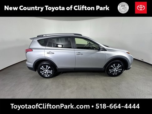 Used 2018 Toyota RAV4 LE image 2