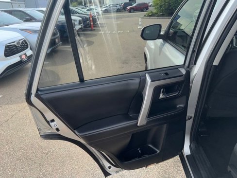 Used 2015 Toyota 4Runner SR5 image 39