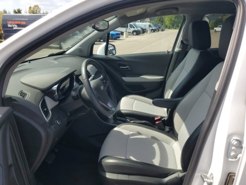Used 2019 Chevrolet Trax LT w/ LT Convenience Package image 5