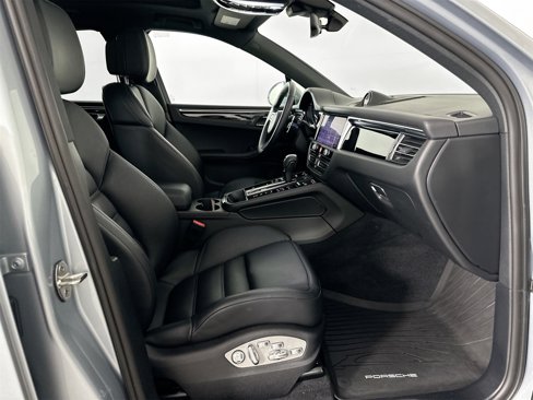 Certified 2024 Porsche Macan image 29