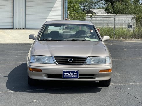 Used 1996 Toyota Avalon XL image 2
