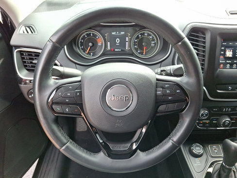 Certified 2019 Jeep Cherokee Latitude Plus image 19