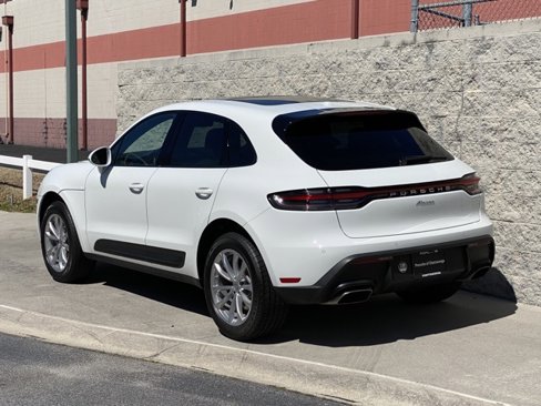 Certified 2025 Porsche Macan image 3