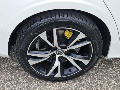 Used 2022 Volvo S60 T8 R-Design Expression image 9
