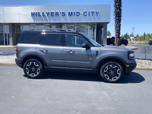 Used 2023 Ford Bronco Sport Outer Banks w/ Tech Package image 2