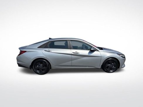 Used 2023 Hyundai Elantra SEL image 6