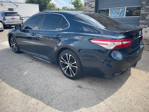 Used 2018 Toyota Camry SE image 7