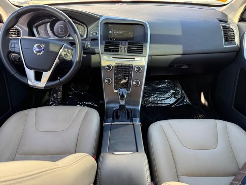 Used 2016 Volvo XC60 T6 w/ Proximity Package image 12