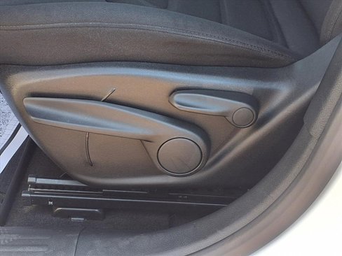 Used 2018 Jeep Renegade Latitude w/ Cold Weather Group image 12