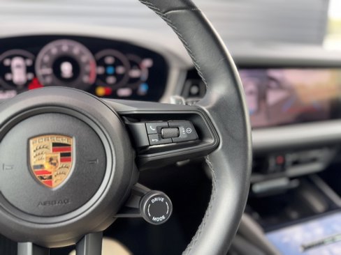 Used 2024 Porsche Cayenne image 19