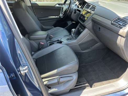 Used 2018 Volkswagen Tiguan SE image 11