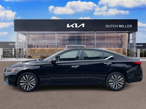 Used 2024 Nissan Altima 2.5 SV image 4
