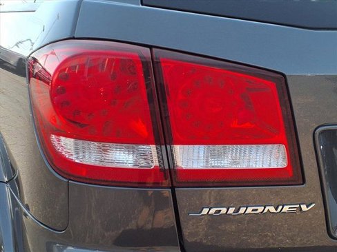 Used 2019 Dodge Journey SE image 25