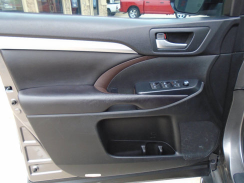 Used 2016 Toyota Highlander XLE image 30