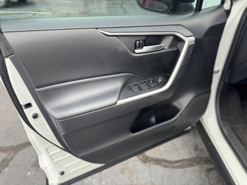 Used 2023 Toyota RAV4 XLE image 17