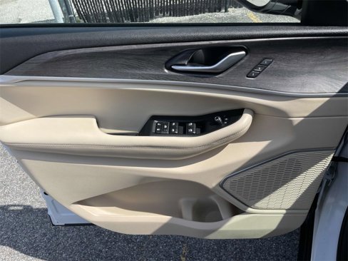 Used 2022 Jeep Grand Cherokee Limited image 16