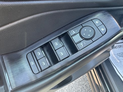 Used 2024 Nissan Rogue S image 17