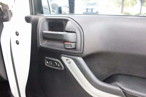 Used 2014 Jeep Wrangler Unlimited Rubicon image 37