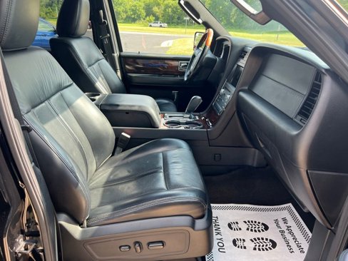 Used 2017 Lincoln Navigator Select image 14
